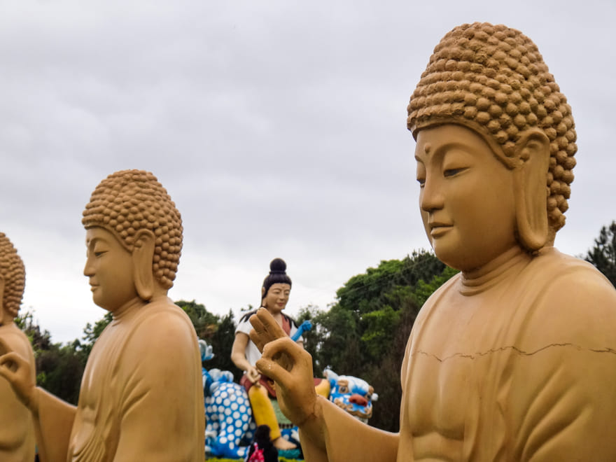 estatua-templo-budista-foz