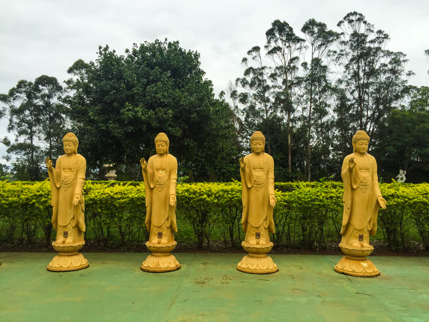 estatuas-buda-templo-foz