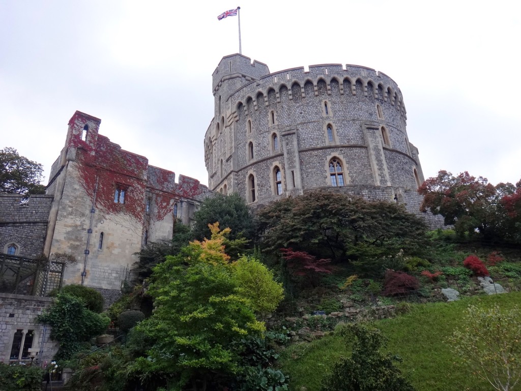 castelo windsor bandeira hasteada bate-volta de londres