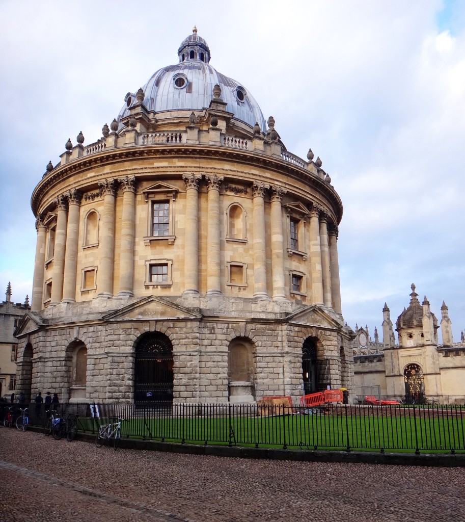 oxford universidade 913x1024 - Um passeio pela Universidade de Oxford