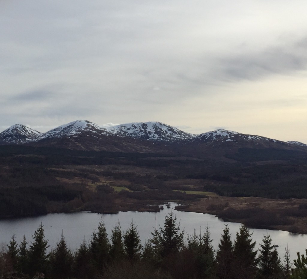 highlands lago paisagem 1024x930 - Viagem pela Escócia: natureza, beleza e whisky