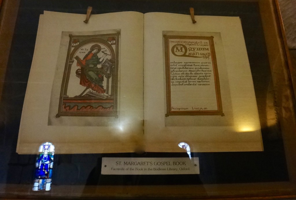 biblia capela santa margarida edimburgo 1024x691 - Castelo de Edimburgo
