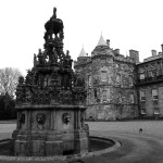 fonte holyroodhouse palace 150x150 - Lembranças da Escócia
