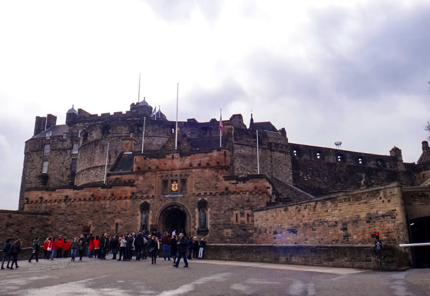 castelo edimburgo - Pontos turísticos na Escócia: lugares imperdíveis para seu roteiro