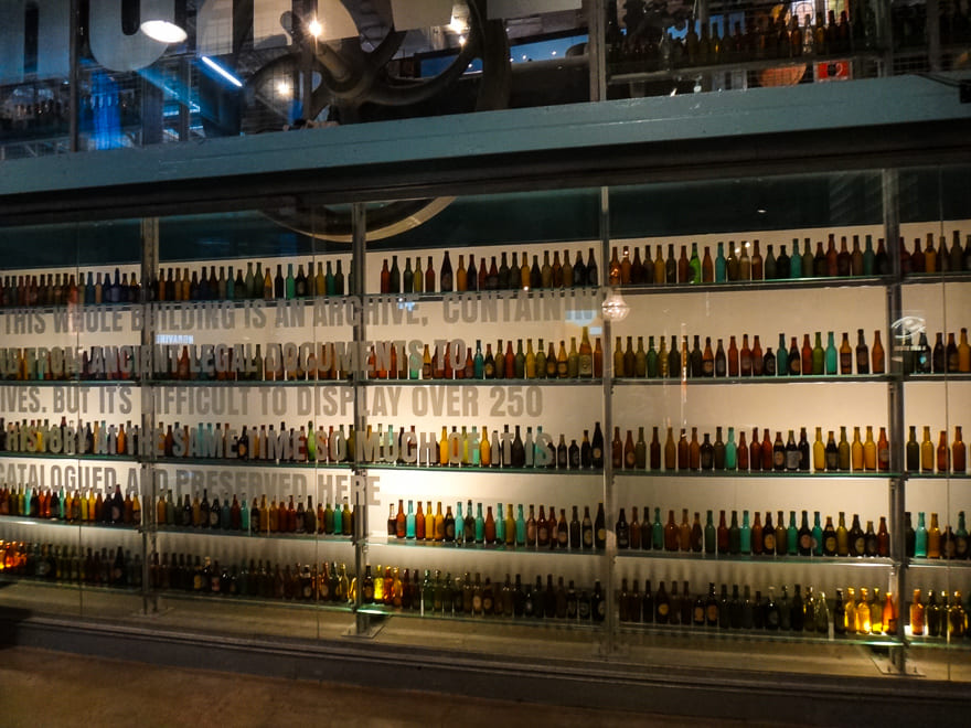 fabrica da guinness dublin garrafas - Visitando a fábrica da Guinness Dublin