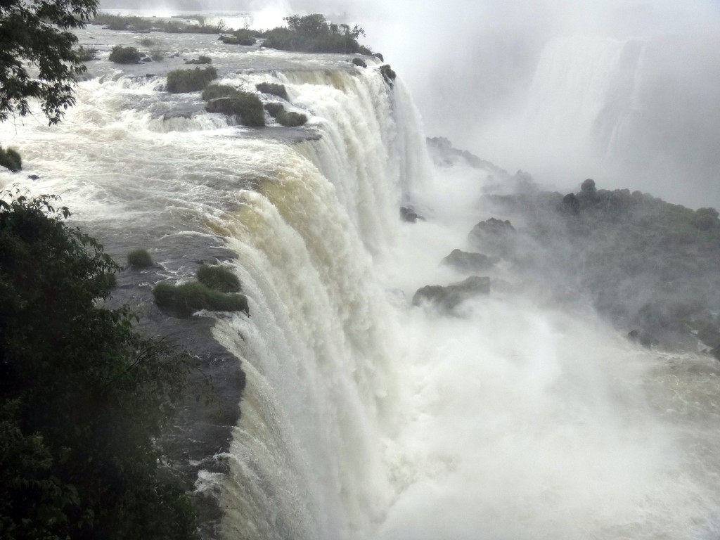 cataratas igua%C3%A7u garganta do diabo 1024x768 - O Parque das Cataratas do Iguaçu: espetáculo do lado brasileiro