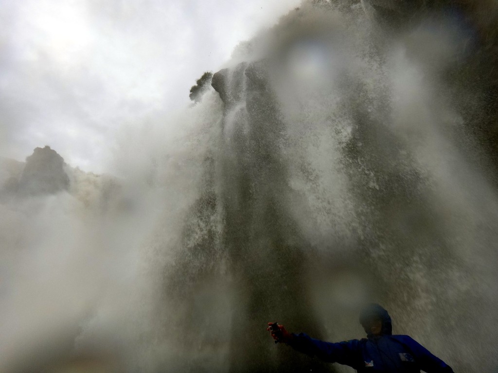 cataratas-iguaçu-embaixo-do-salto