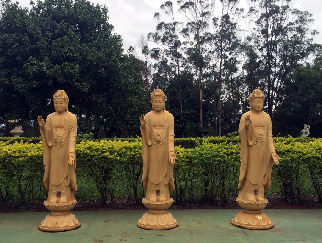 estatuas buda do templo budista de foz do iguaçu roteiro