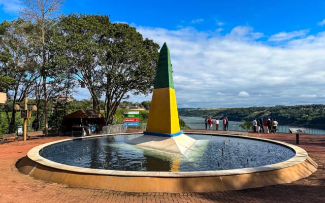 marco das tres-fronteiras foz iguacu | lets fly away