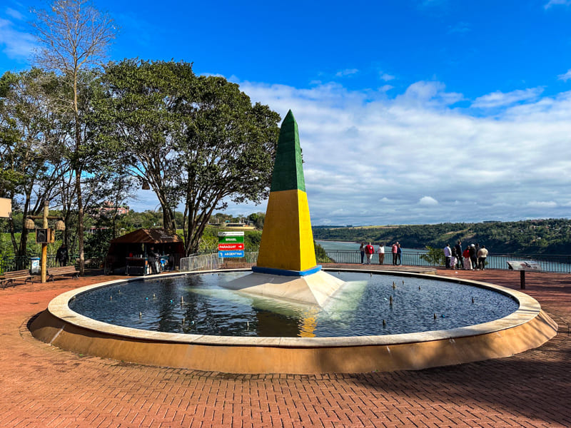 marco das tres-fronteiras foz iguacu | lets fly away