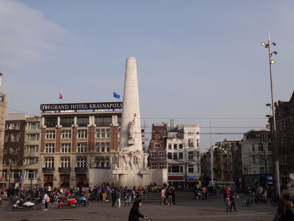 amsterda dam square 1024x768 - O que fazer em Amsterdam: super roteiro de viagem de 3 dias para você.