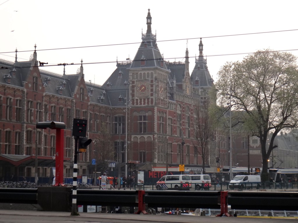 amsterda estac%CC%A7ao trem 1024x768 - O que fazer em Amsterdam: super roteiro de viagem de 3 dias para você.
