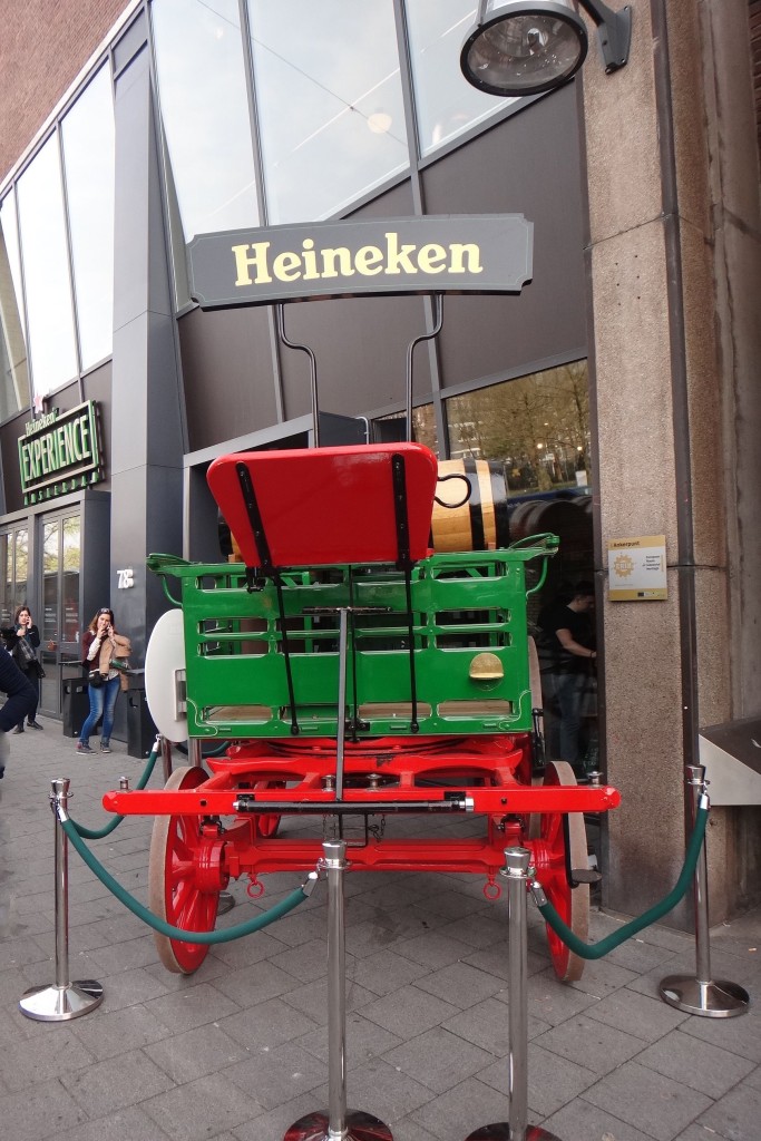 amsterda heineken 683x1024 - Heineken Experience Amsterdam: como é? Tudo para você visitar!