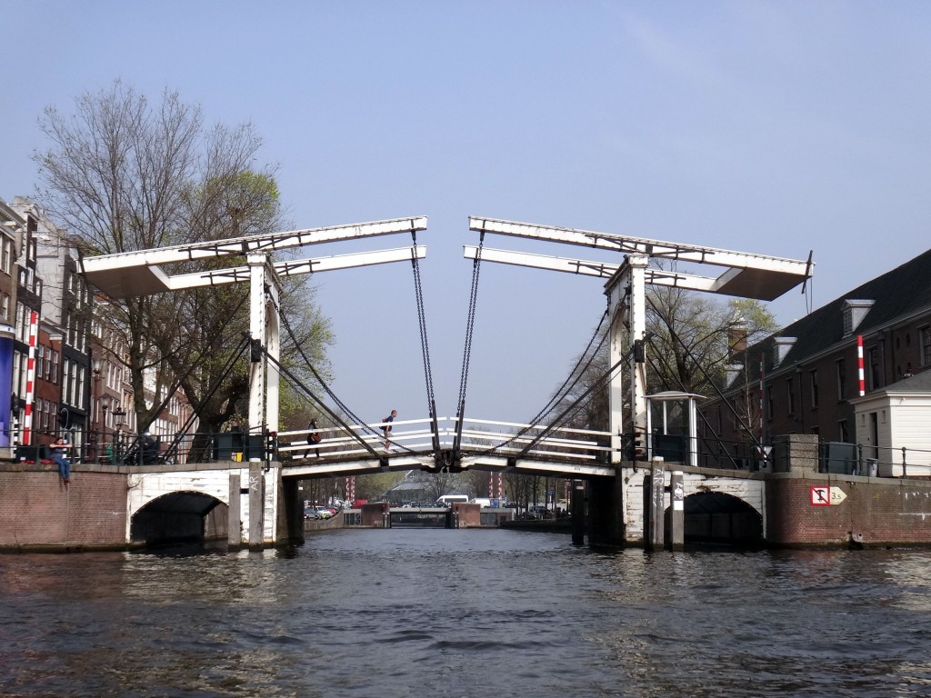 amsterda ponte 1024x768 - O que fazer em Amsterdam: super roteiro de viagem de 3 dias para você.