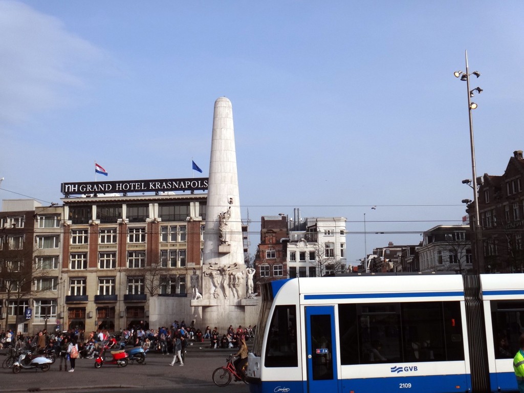 amsterda tram 1024x768 - O que fazer em Amsterdam: super roteiro de viagem de 3 dias para você.