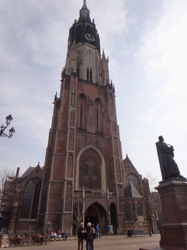 delft nieuwe kerk 768x1024 - A pequena e adorável Delft