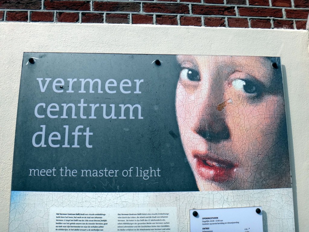 delft vermeer centrum placa 1024x768 - Bate-volta de Amsterdam: 10 cidades incríveis na Holanda!