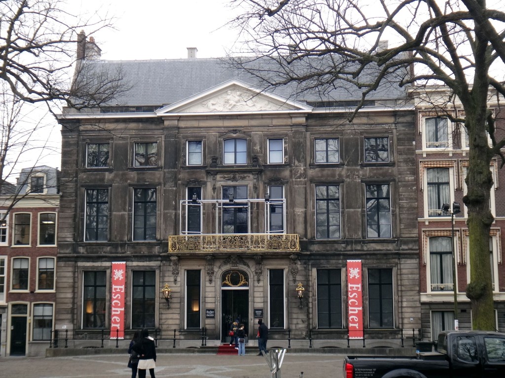 haia escher predio museu 1024x768 - Bate-volta de Amsterdam: 10 cidades incríveis na Holanda!
