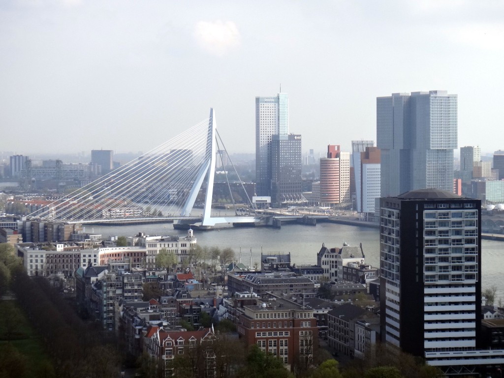 roterda ponte erasmus predios 1024x768 - Bate-volta de Amsterdam: 10 cidades incríveis na Holanda!