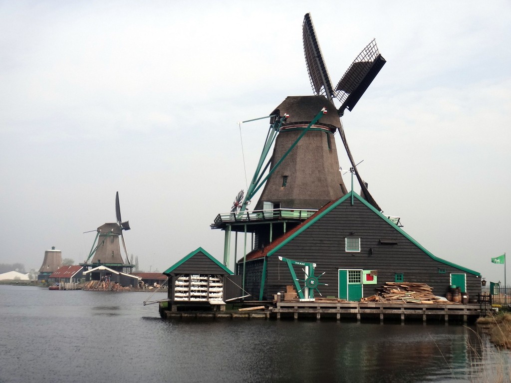 zaanse schans moinho holanda 1024x768 - Bate-volta de Amsterdam: 10 cidades incríveis na Holanda!