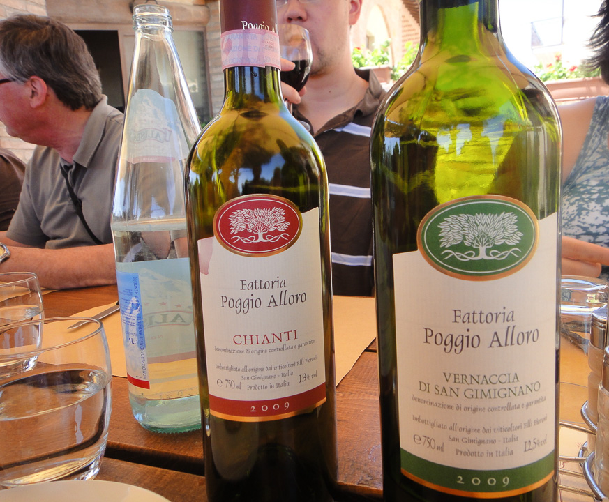 comer na italia garrafa vinho - 7 Dicas sobre comer na Itália