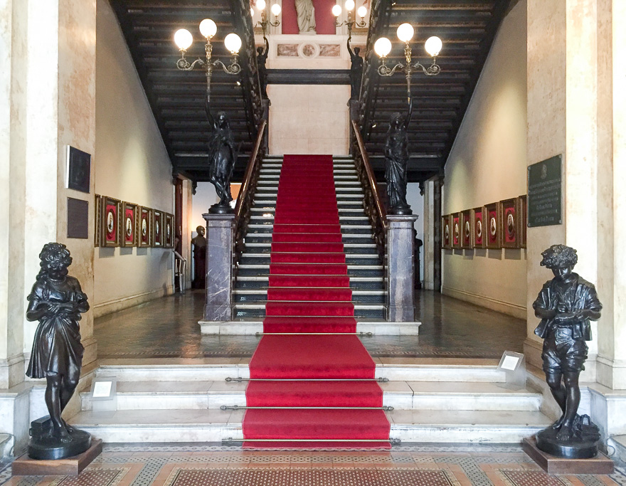 museu da republica escadaria - Museu da República RJ: uma volta ao passado no museu seu lindo jardim!
