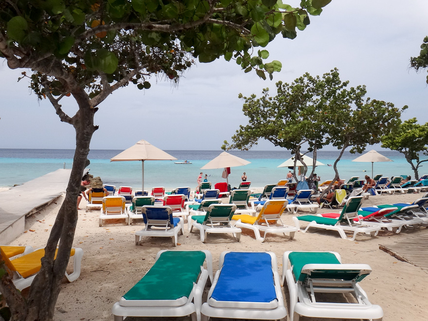 curacao cadeira colorida - Dicas de viagem para Curaçao, que vai roubar seu coração