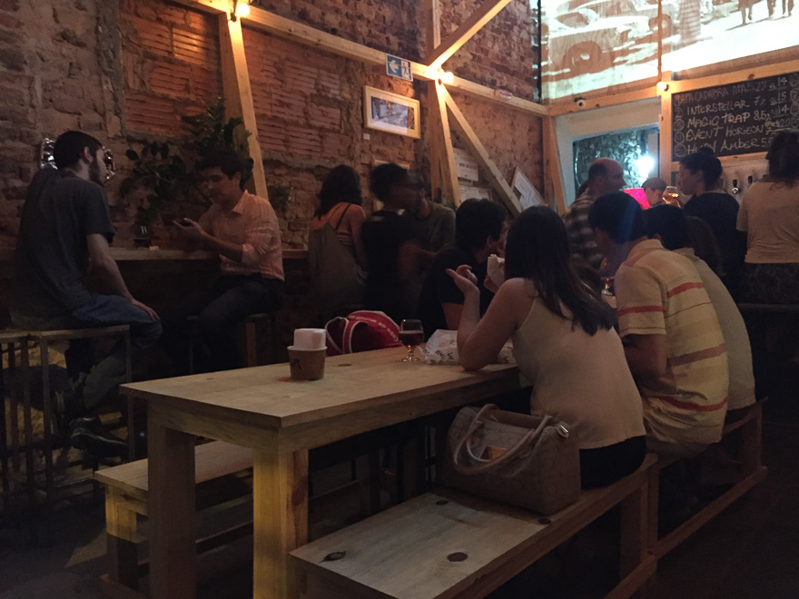hocus pocus botafogo mesa coletiva - Hocus Pocus DNA: novo bar em Botafogo