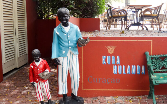 bonecos no museu kura hulanda em curaçao