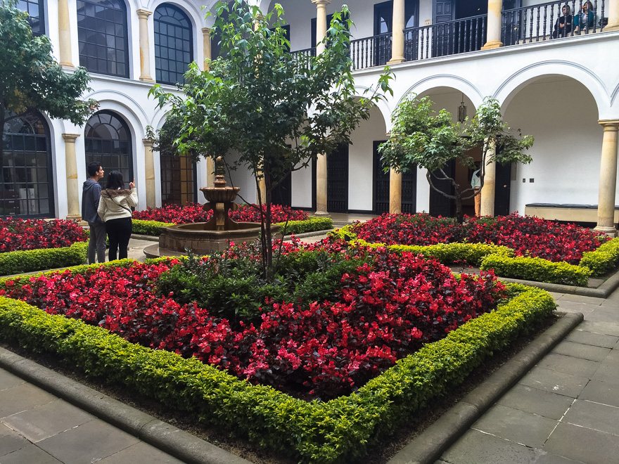 Roteiro em Bogotá - O que fazer em 1 dia roteiro em bogota museu botero jardim interno - Roteiro em Bogotá - O que fazer em 1 dia