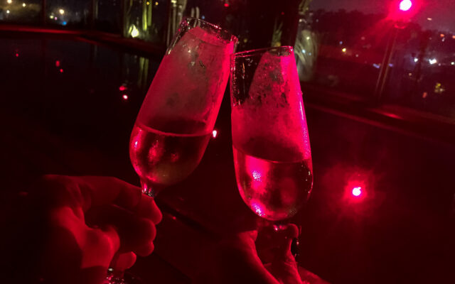 skye bar hotel unique sp taça de champanha brinde