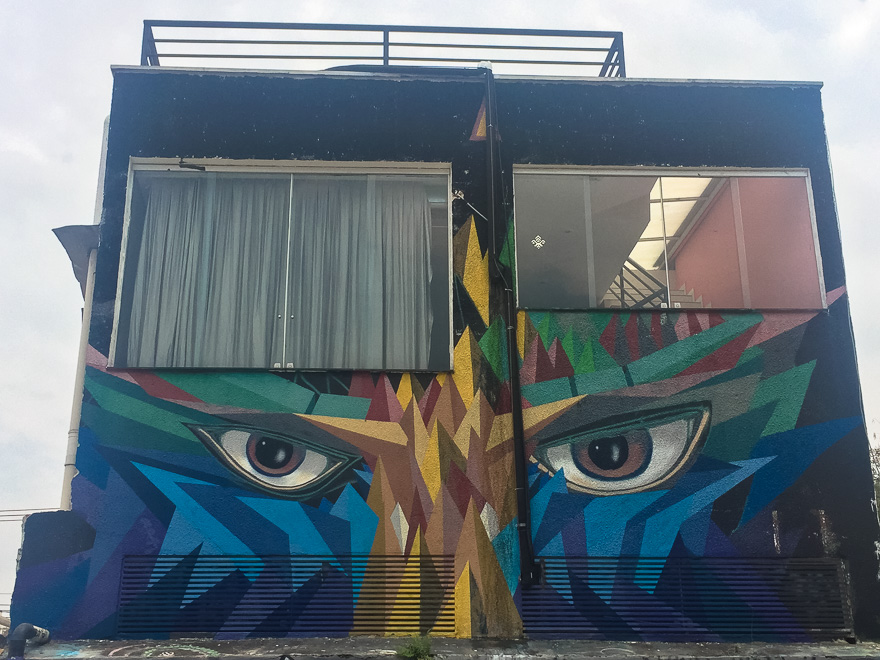 beco do batman vila madalena grafite janelas arvore - Beco do Batman SP, galeria de street art a céu aberto