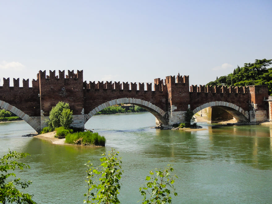 1 dia em verona ponte castlevecchio - Roteiro de 1 dia em Verona para sonhar. O que fazer em Verona?[8on8]