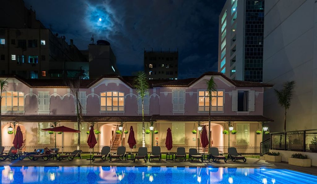 vila gale lapa piscina hoteis romanticos no rio de janeiro 1024x597 - 15 hotéis românticos Rio de Janeiro