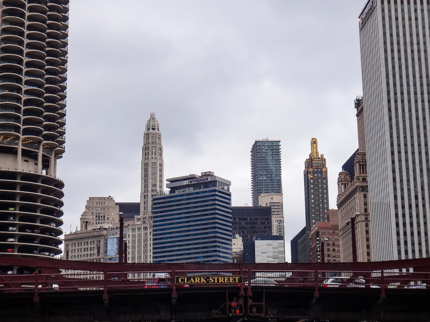 passeio de barco chicago predio rio - Passeio de barco em Chicago - arquitetura e muito mais [8on8]