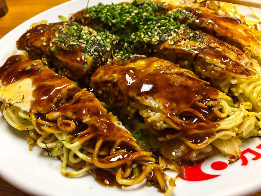 comer no japao okonomiyake - Comer no Japão: como é a experiência? Dicas práticas! [8on8]