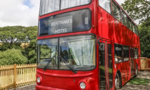NEWS: Agatha Christie e hotel em ônibus de dois andares