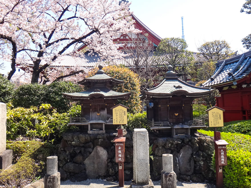 senso ji altares - Templo Senso-ji em Asakusa- o mais antigo de Tóquio