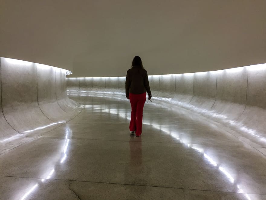 museu oscar niemeyer curitiba tunel - Museu Oscar Niemeyer Curitiba - o imperdível MON