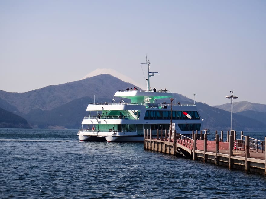 monte fuji japao barco catamara 1 - Viajando até o Monte Fuji Japão