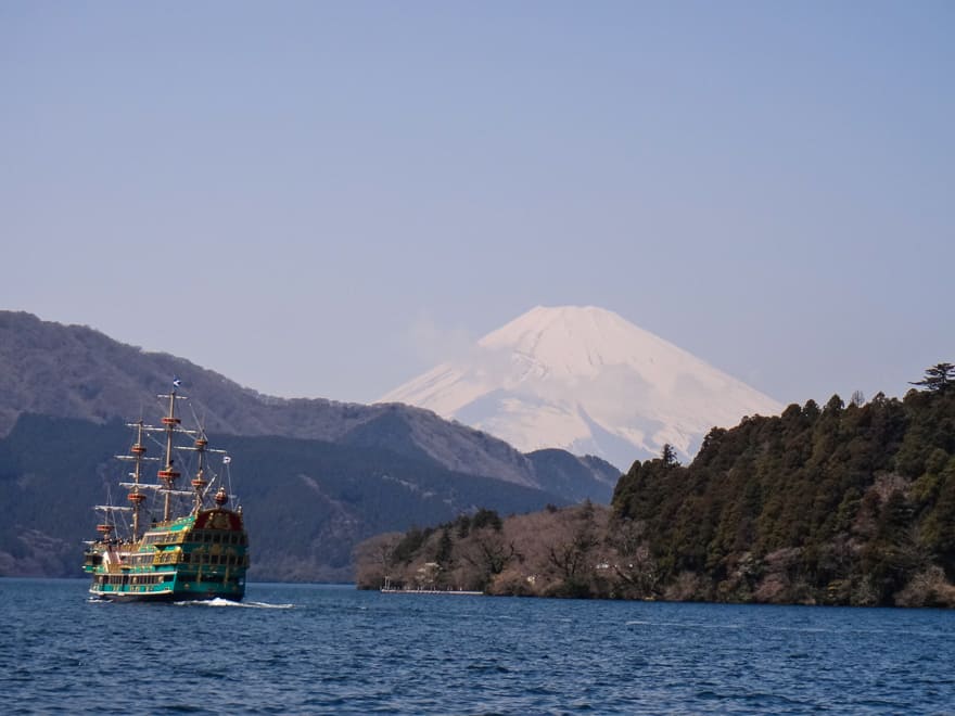 monte fuji japao barco pirata 1 - Viajando até o Monte Fuji Japão