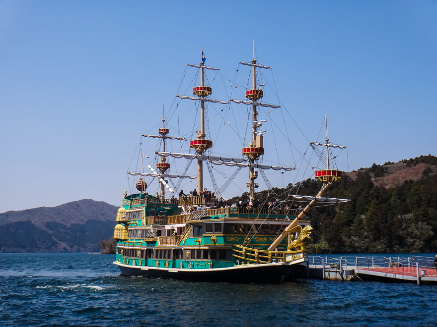 monte fuji japao barco pirata lago ashi hakone 1 - Viajando até o Monte Fuji Japão