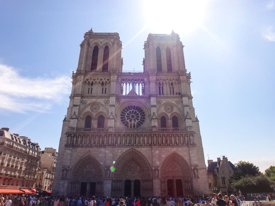 torres catedral notre dame de paris fachada completa - Visite as torres da Notre Dame de Paris e se encante!