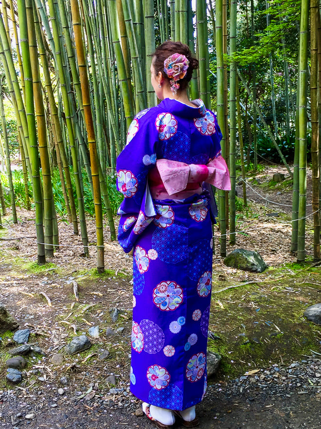 vestida com um roupa japonesa tradicional floresta bambu - Um dia em Kyoto vestida como uma japonesa tradicional