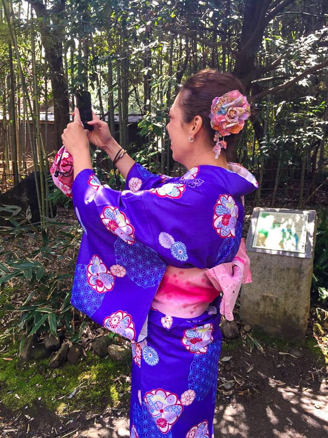 vestida com um roupa japonesa tradicional fotografa - Um dia em Kyoto vestida como uma japonesa tradicional