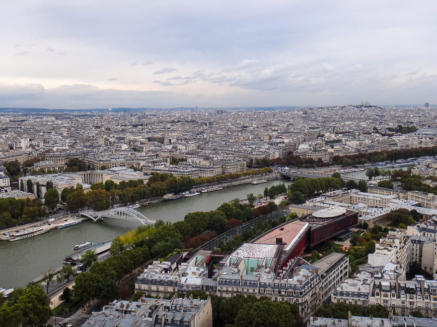 torre eiffel de paris rio sena - Como visitar a Torre Eiffel de Paris. Dicas para evitar filas e se encantar!