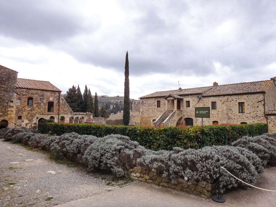jardim abadia santantimo toscana - Abadia de Sant’Antimo na Toscana, um tesouro escondido.
