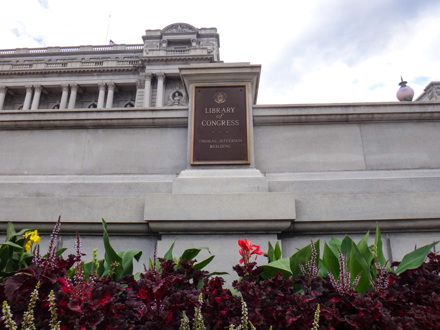 entrada jardim biblioteca congresso - Biblioteca do Congresso Americano, uma das mais lindas do mundo