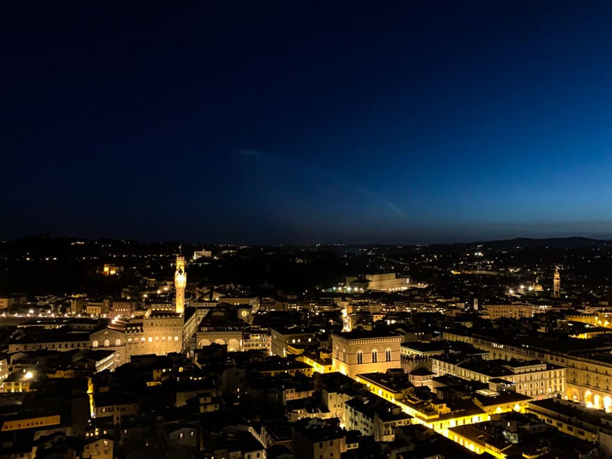 florenc%CC%A7a iluminada noite - Duomo de Florença: tudo para você visitar e se encantar [8on8]