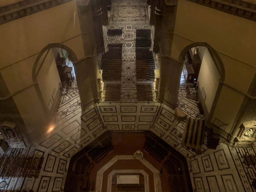interior catedral florenc%CC%A7a - Duomo de Florença: tudo para você visitar e se encantar [8on8]